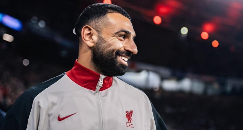 محمد صلاح يفاجئ جماهير ليفربول بصورة مع “الخائن”