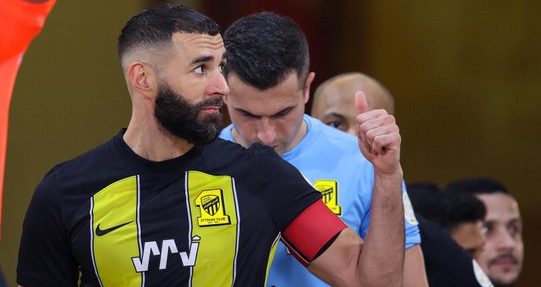 الكشف عن حقيقة رغبة الهلال في إستعارة “بنزيما” خلال كأس العالم للأندية