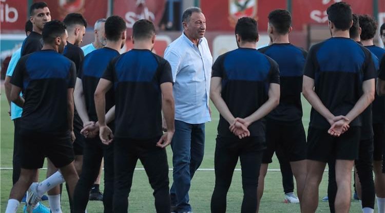 الخطيب يمنح كل لاعب بالأهلي مكافأة قدرها 500 ألف جنيه مع خصم 400 ألف جنيه