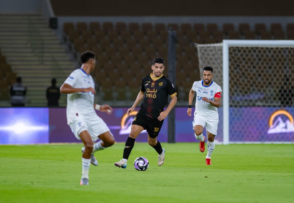 الهلال يخطف تعادل مثير أمام الوحدة في الدوري السعودي