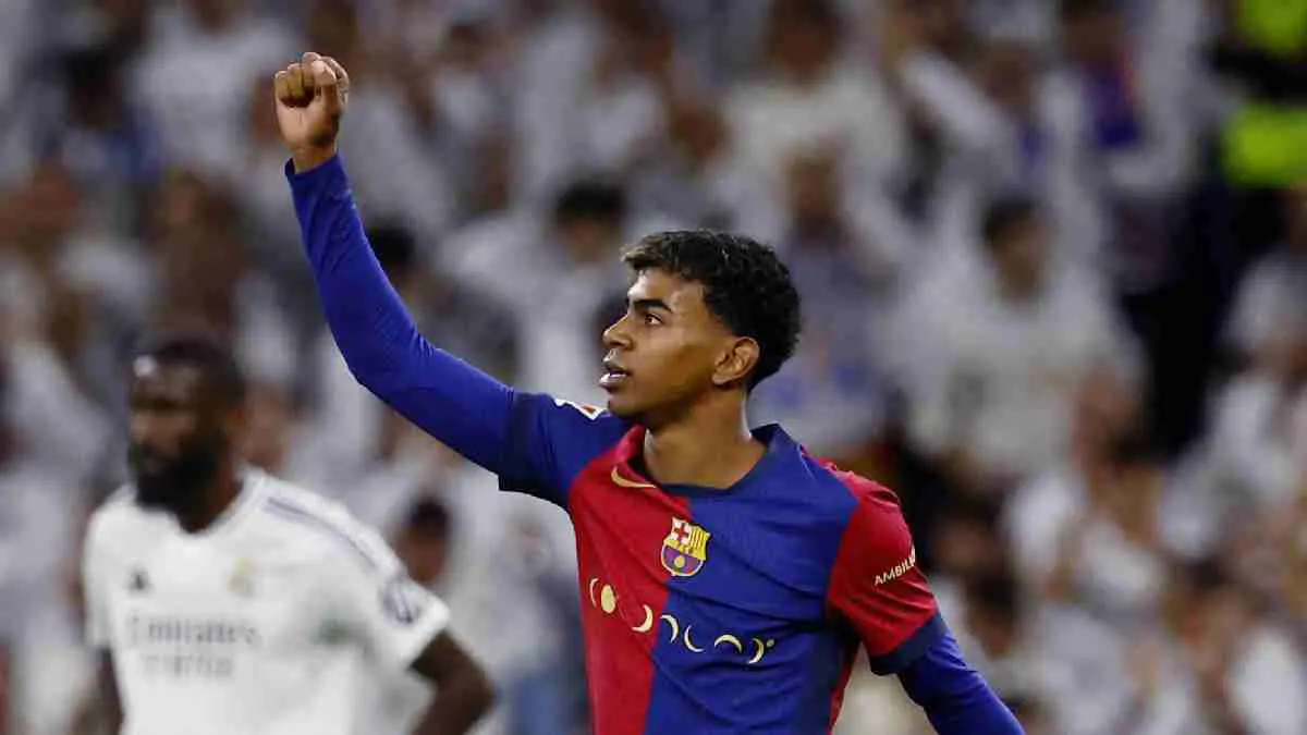 لامين يامال يجدد عقده مع برشلونة حتى عام 2031