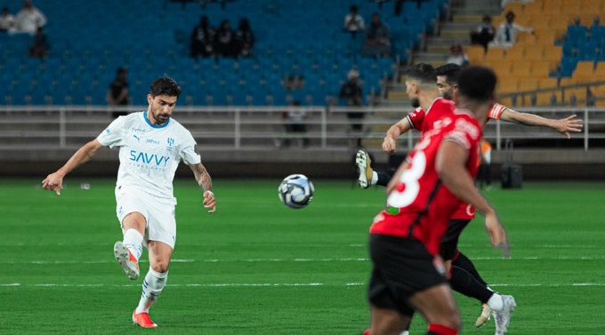 الهلال يفوز علي الفتح برباعية في الدوري السعودي